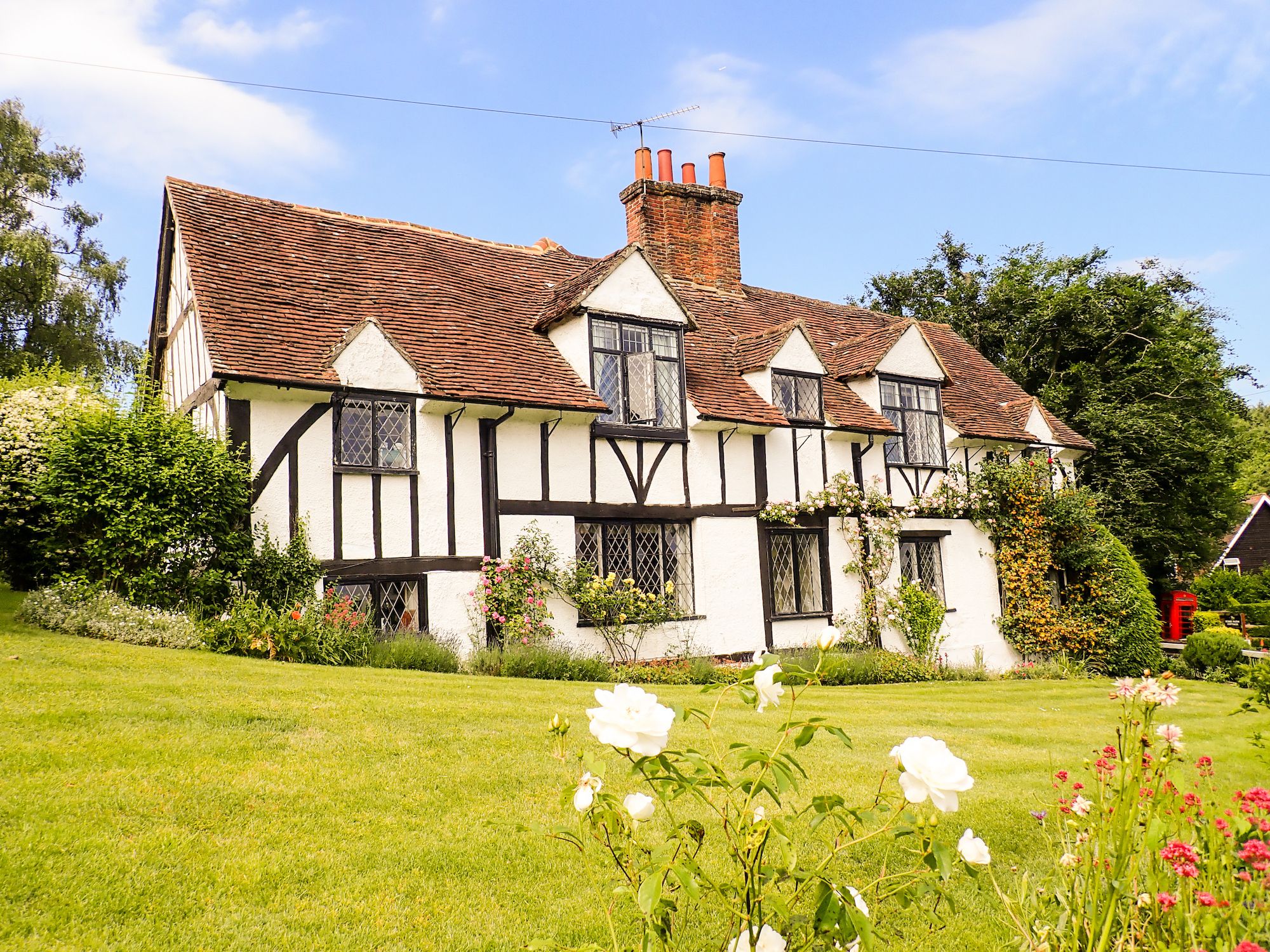 Featured image of post English Tudor Style Homes Pictures