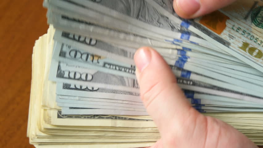 Featured image of post Hand Holding Money Real